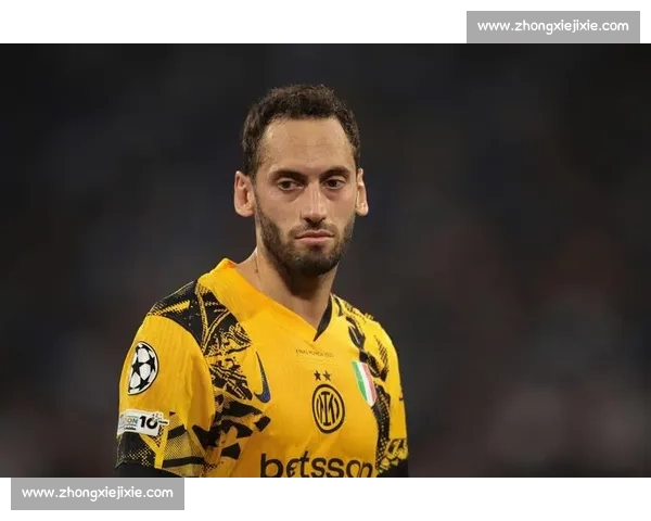 恰尔汗奥卢亲赴国米谈判！加拉塔萨雷求购中场核心，转会费分歧达 2500 万